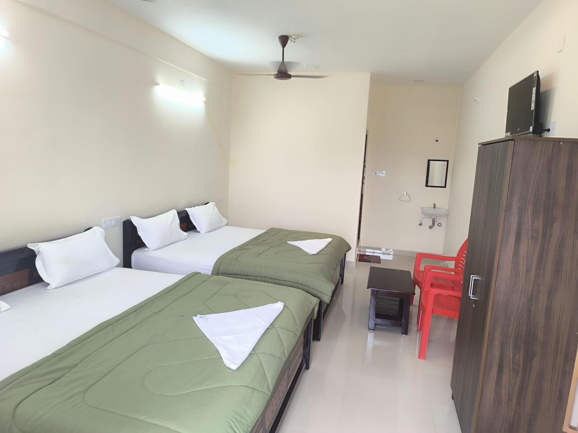 Hotel Vishnu Grand Тирупати Екстериор снимка