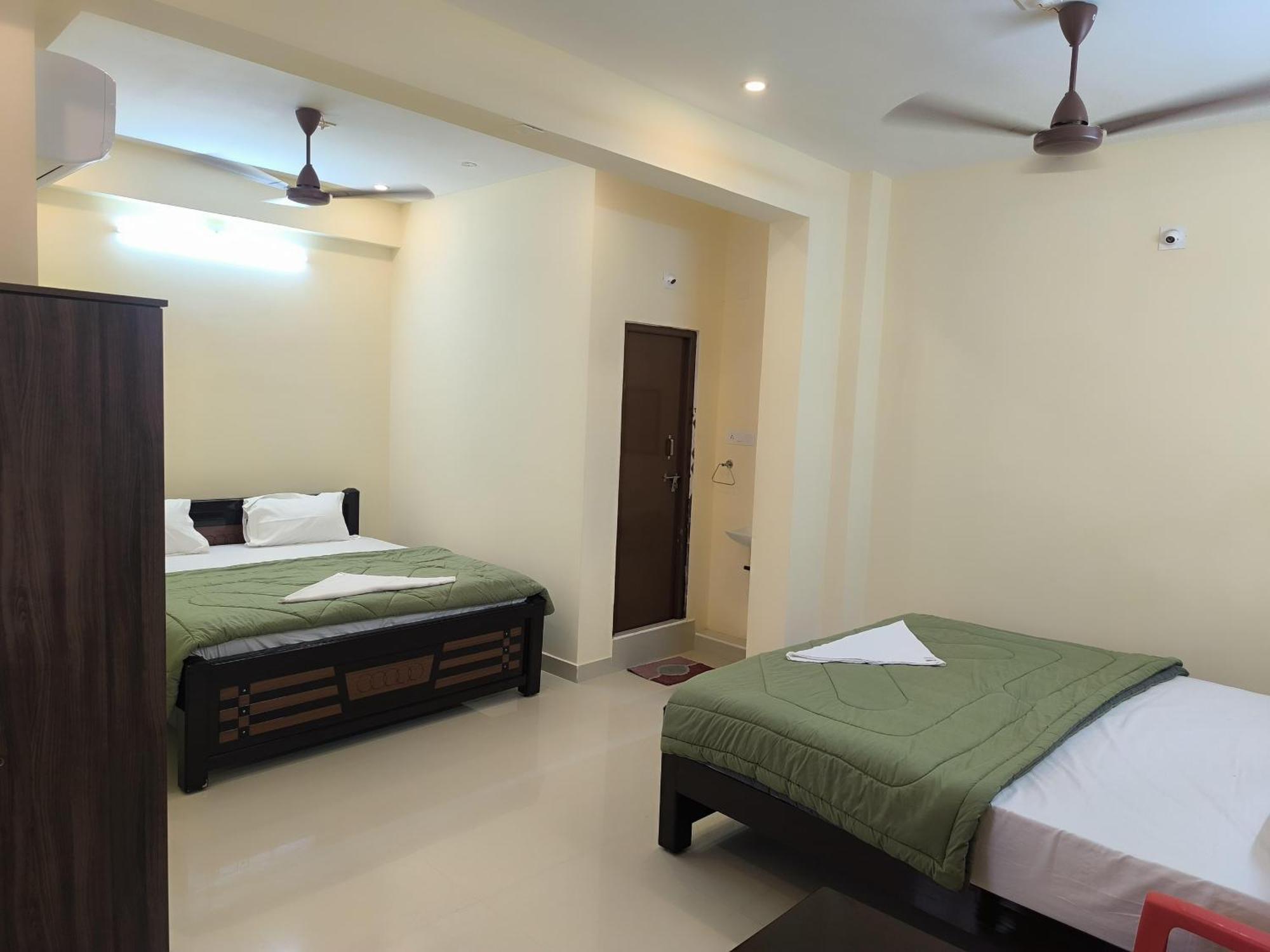 Hotel Vishnu Grand Тирупати Екстериор снимка