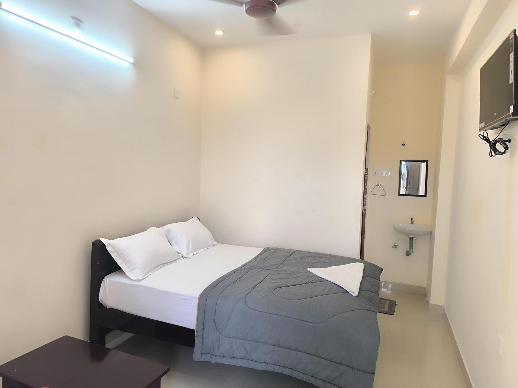 Hotel Vishnu Grand Тирупати Екстериор снимка